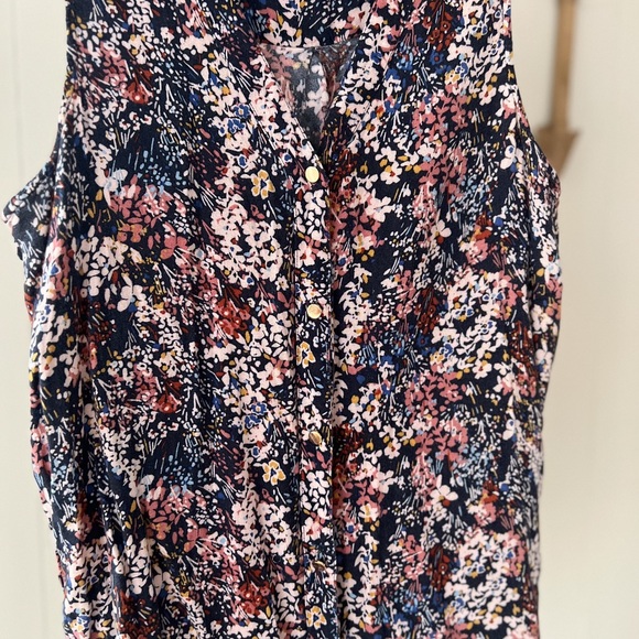 Floral Sleeveless Blouse - Picture 3 of 4